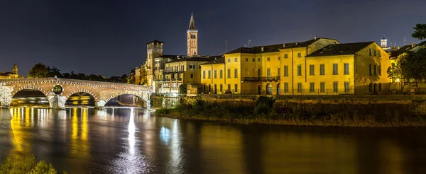 Ponte di Pietra. Ponte em Verona — Fotografia de Stock