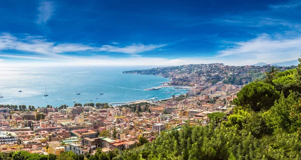 Nápoles en Italia en el día de verano — Foto de Stock