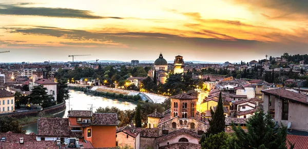 Verona bei untergang in italien — Stockfoto