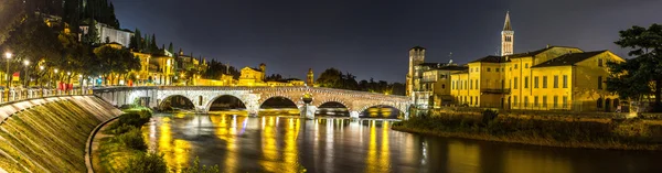 Ponte di Pietra. Híd-Verona — Stock Fotó