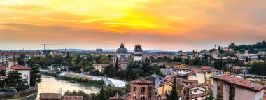 Gün batımında Verona, İtalya
