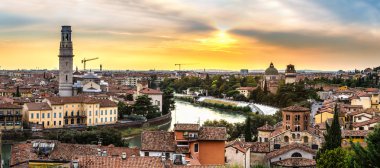 Gün batımında Verona, İtalya
