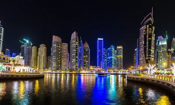 Dubai marina in una notte d'estate — Foto Stock