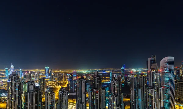 Dubais Innenstadt bei Nacht — Stockfoto