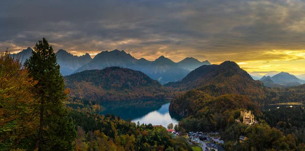 Alpes e lagos ao pôr do sol na Alemanha — Fotografia de Stock