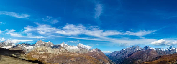 スイスのアルプスの山の風景 — ストック写真