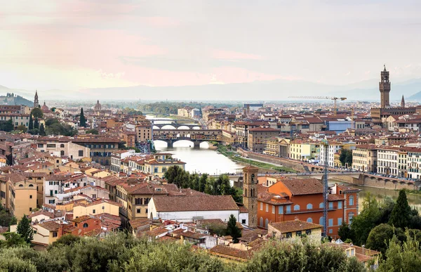 Floransa'daki Ponte Vecchio adlı günbatımı — Stok fotoğraf