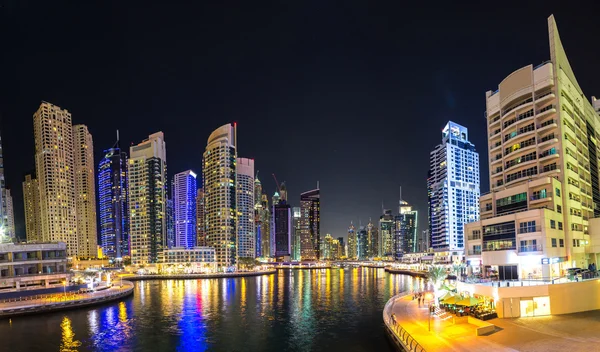Dubai marina w letnią noc — Zdjęcie stockowe