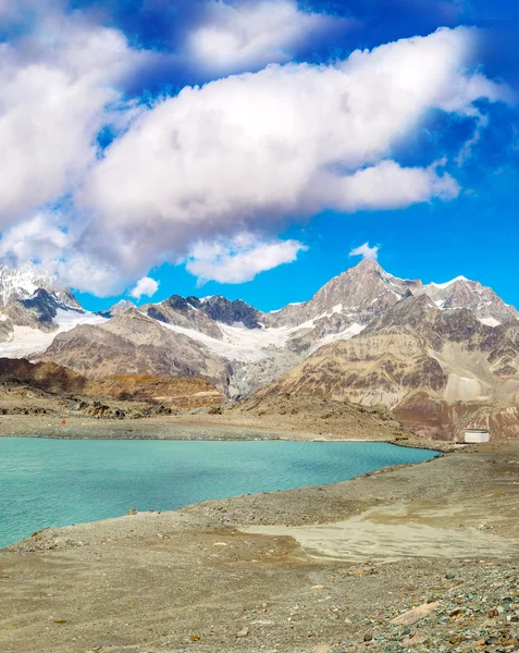 Paisaje montañoso de los Alpes — Foto de Stock