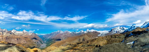 Horská krajina Alp ve Švýcarsku — Stock fotografie