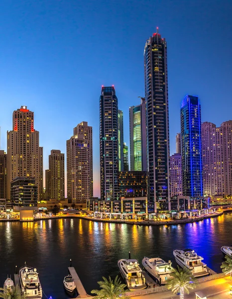 Dubai marina i en sommarkväll — Stockfoto