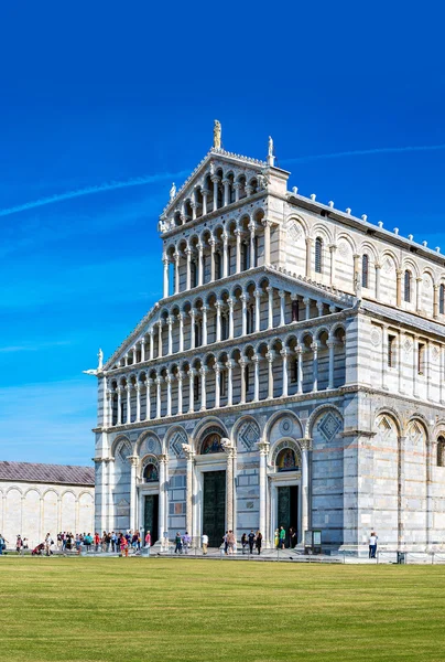 Scheve toren en Pisa cathedral — Stockfoto