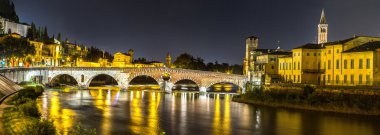 Ponte di Pietra. Verona Bridge'de