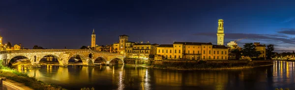 Ponte di Pietra. Bridge in Verona — Stock Photo, Image