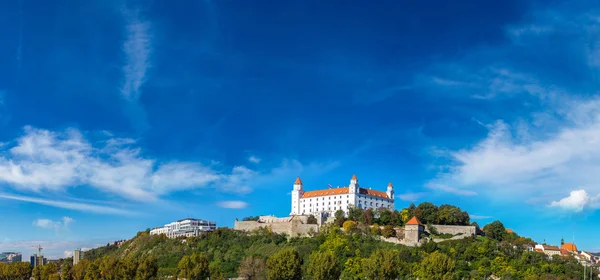 Средневековый замок в Братиславе — стоковое фото