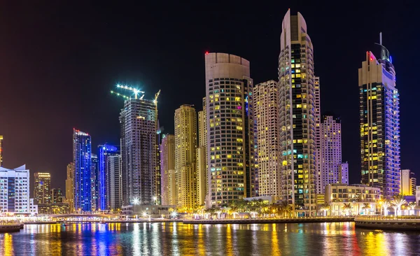 Dubai Marina en una noche de verano —  Fotos de Stock