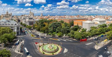 Madrid'da Plaza de Cibeles Çeşmede Cibeles