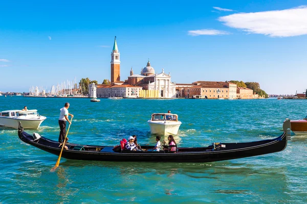 Góndola en Canal Grande —  Fotos de Stock