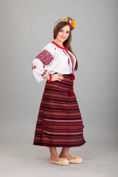 Mulher em vestido nacional ucraniano — Fotografia de Stock