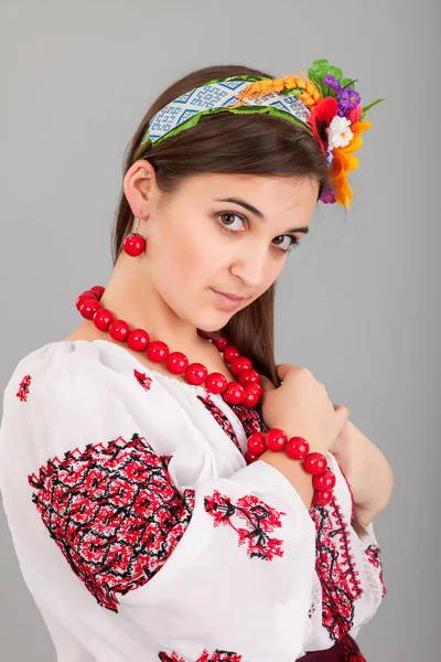 우크라이나 국가 복장에 있는 여자 — 스톡 사진