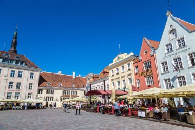 Tallinn Old Town içinde bir güzel yaz gün, Estonya