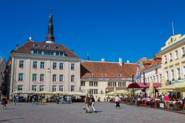 Tallinn Old Town içinde bir güzel yaz gün, Estonya