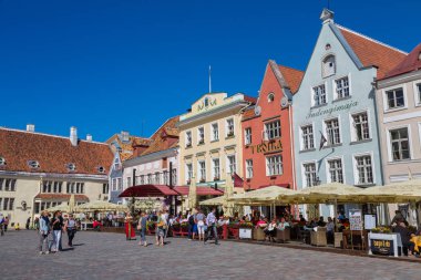 Tallinn Old Town içinde bir güzel yaz gün, Estonya