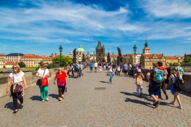 Prag 'daki Charles Köprüsü