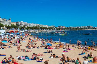 İnsanlar Cannes Beach