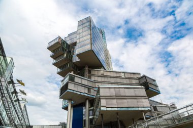 Hannover'da modern gökdelen