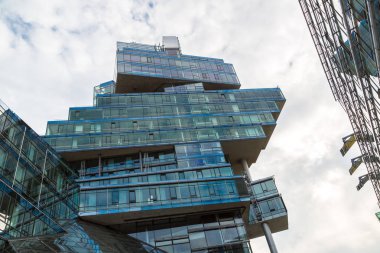 Hannover'da modern gökdelen