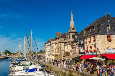 Bir yaz günü limanda Honfleur
