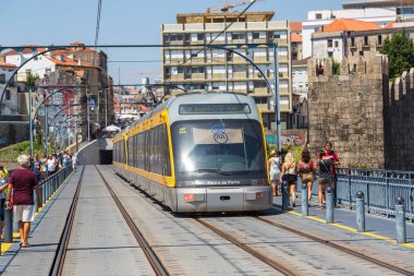 Porto modern metro tren