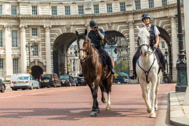 Londra, İngiltere'de atlı polis