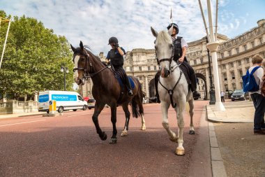 Londra, İngiltere'de atlı polis