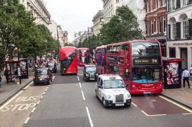 Modern kırmızı Çift katlı otobüs, Londra