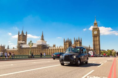 Londra'da Big Ben, Westminster Bridge, kırmızı otobüs