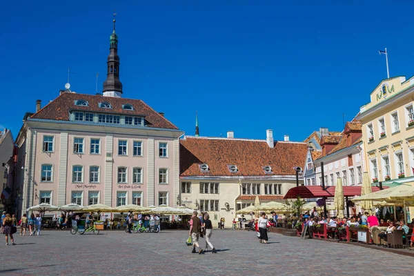 Tallinn Old Town en un hermoso día de verano, Estonia — Foto de Stock