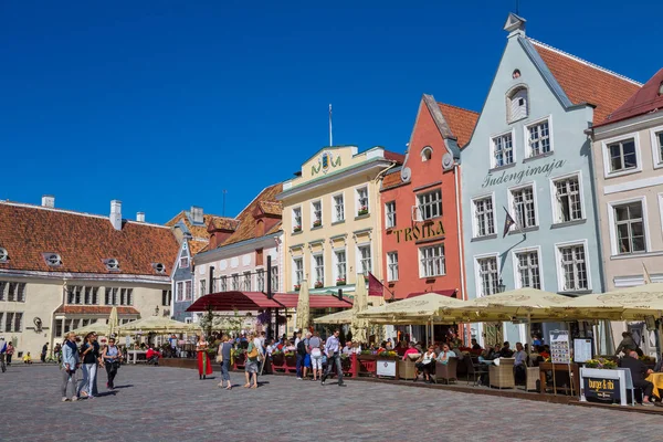 Tallinn óvárosában, egy szép nyári nap, Észtország — Stock Fotó