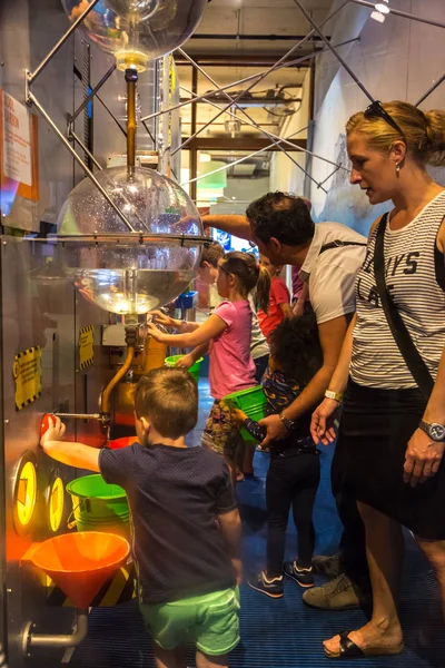 Science center nemo i amsterdam — Stockfoto