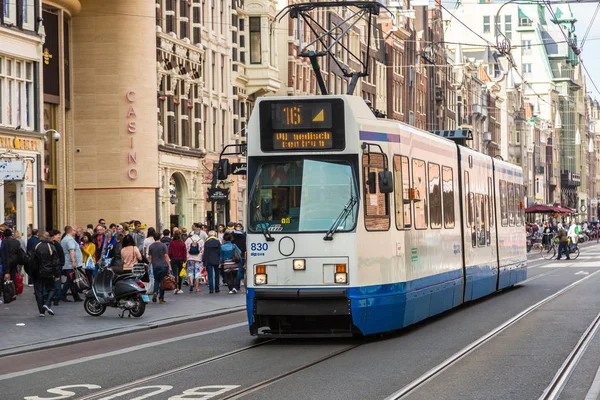 Stadsspårvagn i Amsterdam — Stockfoto