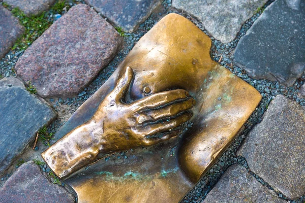 Hand auf Brustskulptur in Amsterdam — Stockfoto