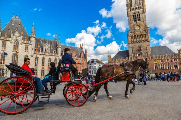 Transporte a caballo en Brujas —  Fotos de Stock