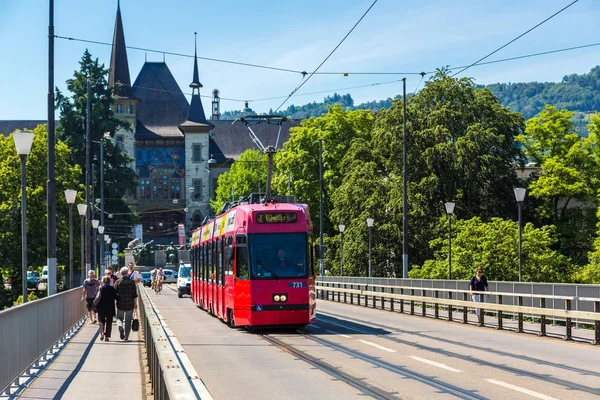 Modern şehir tramvay Bern