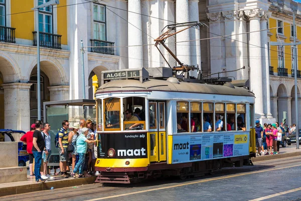 Tram vintage à Lisbonne — Photo