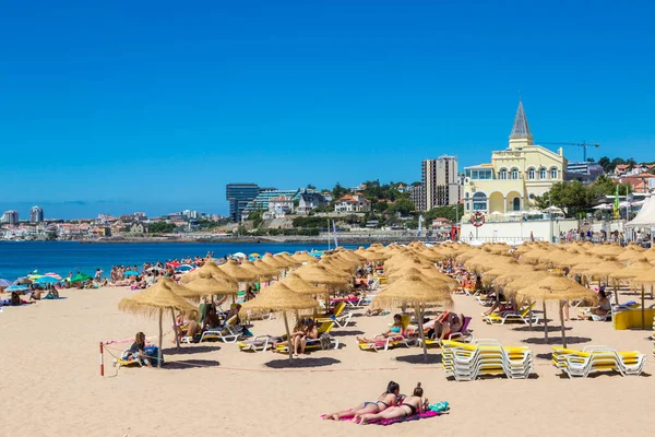 Estoril genel Plajda şemsiye — Stok fotoğraf