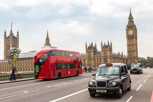Big Ben, Westminster Bridge, autobús rojo en Londres — Foto de Stock