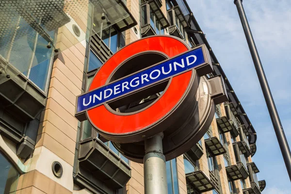 Berömda London underground skylten — Stockfoto