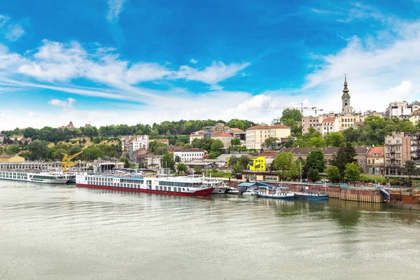 Belgrade paysage urbain dans une journée d'été — Photo