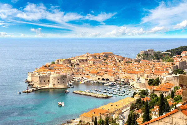 Ciudad vieja Dubrovnik en verano — Foto de Stock